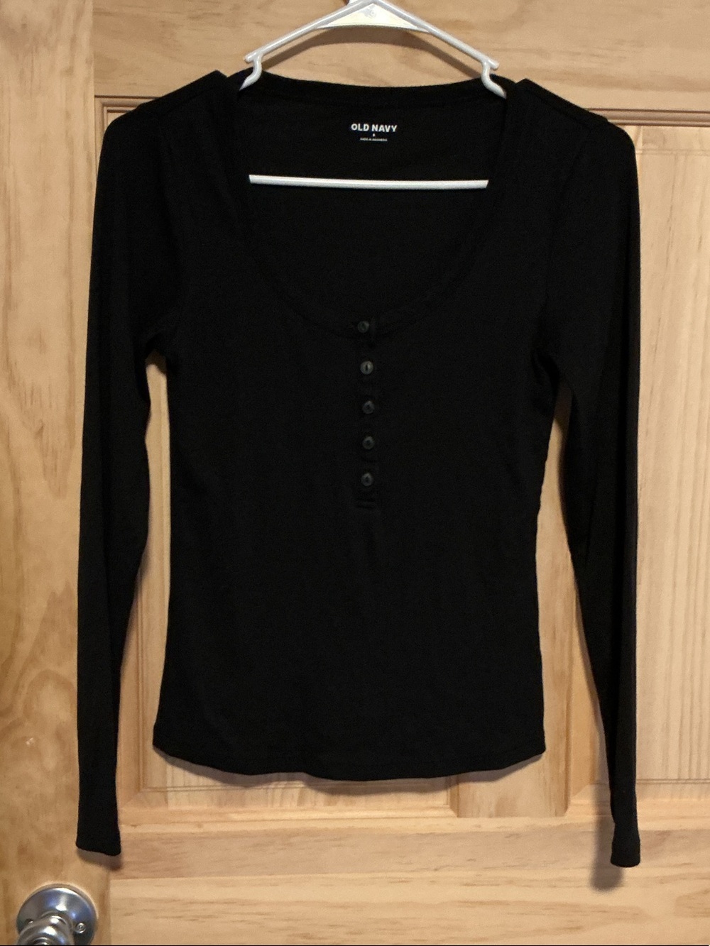 Old Navy Black Long-Sleeve Scoop Neck Henley Top